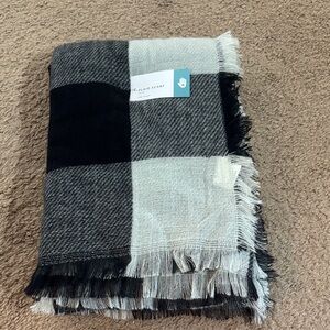 Elegant Black and White Plaid Scarf
